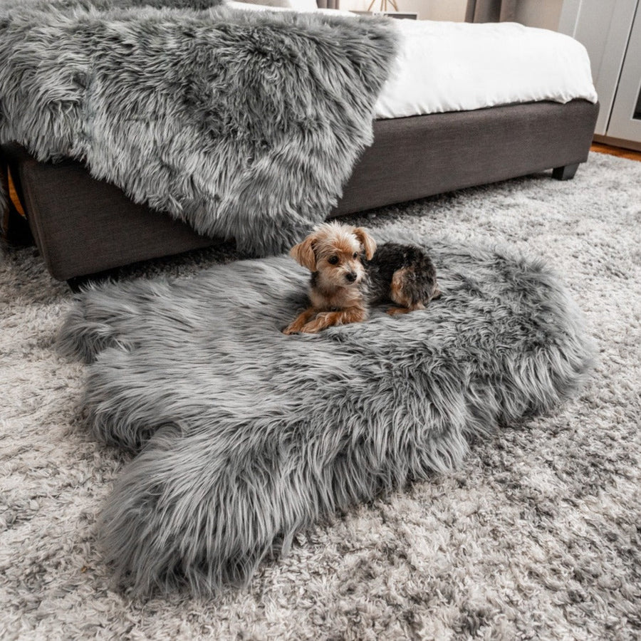 PupRug by Paw.com® Faux Fur Orthopedic Dog Bed: Curve Charcoal Grey