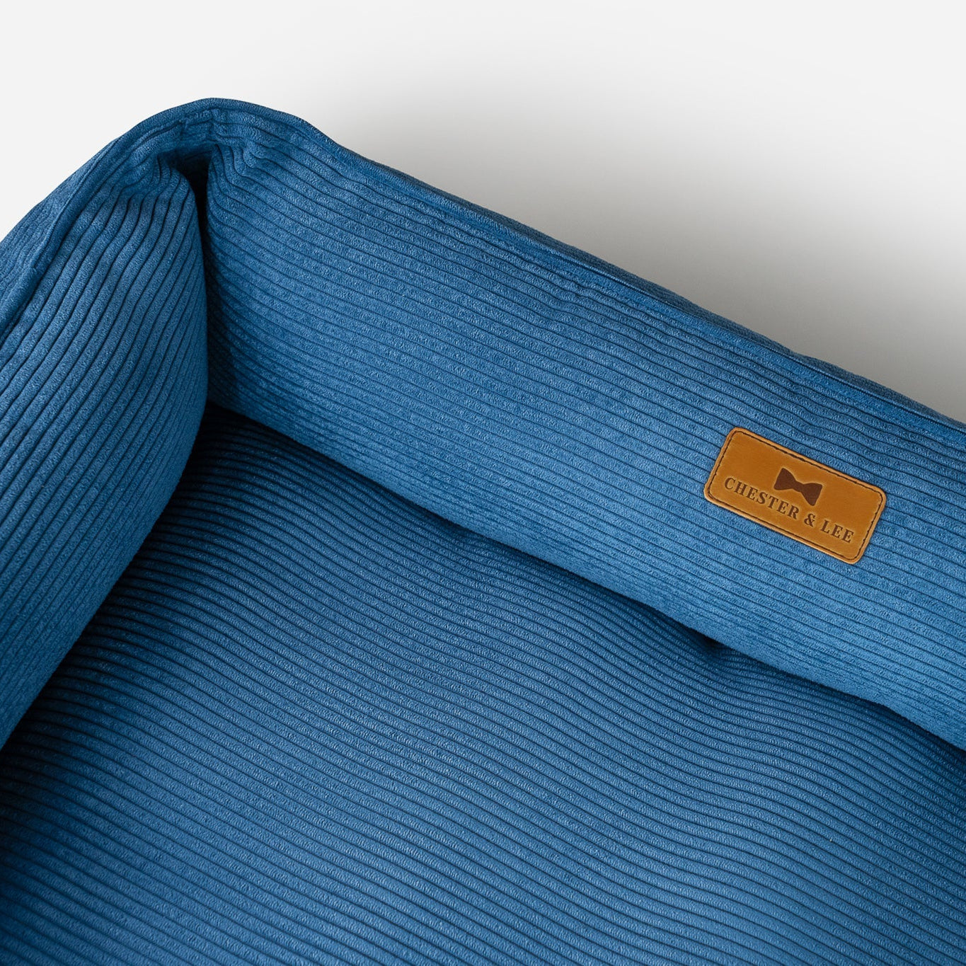 Chester & Lee | Fancy Corduroy Sleeper Dog Bed