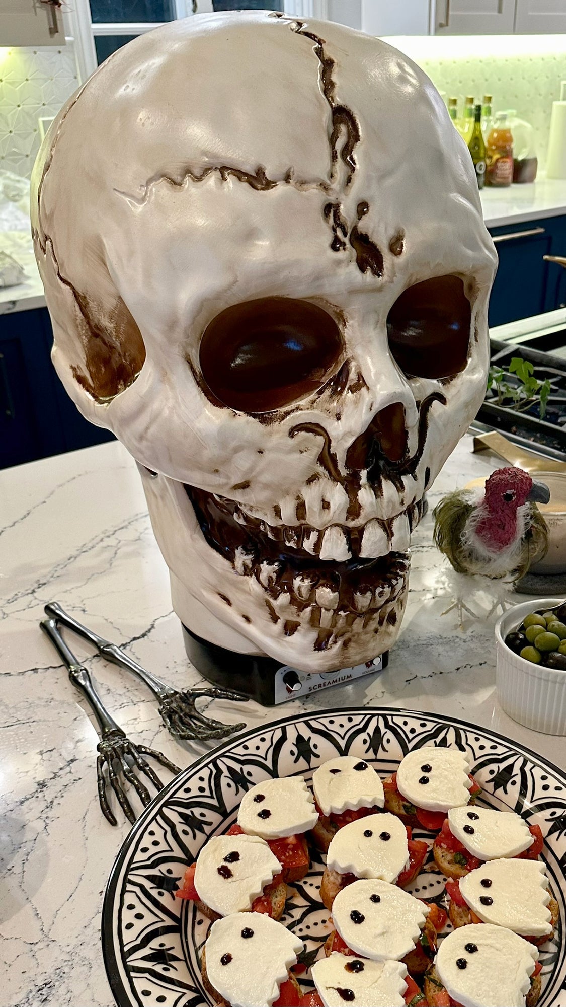 Giant Halloween Skull Animatronic Lamp Prop: 20" Tall, Heavy-Duty