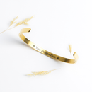 Personalized_Bracelet_-_Custom_Name_with_Gold_Lifestyle_01_Mockup.png_15389495