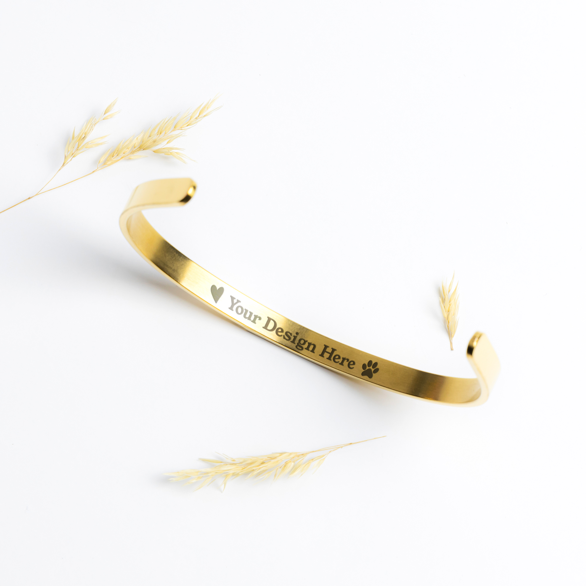 Personalized_Bracelet_-_Custom_Name_with_Gold_Lifestyle_01_Mockup.png_15389495
