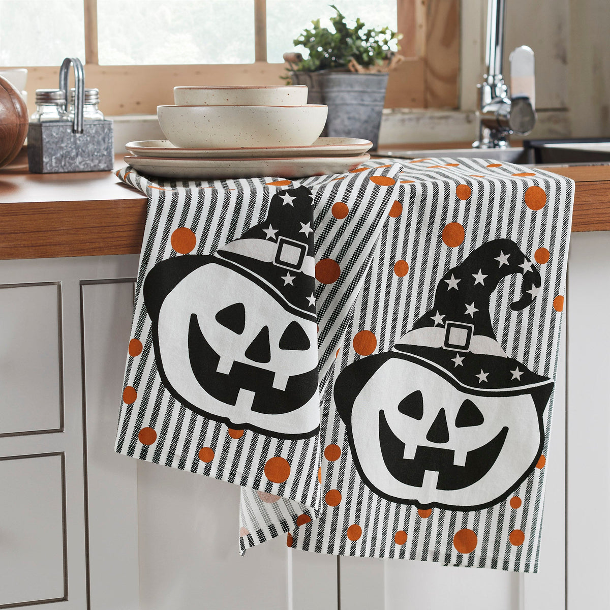 Jack-o'-Lantern Halloween Kitchen Towels – Set of 2